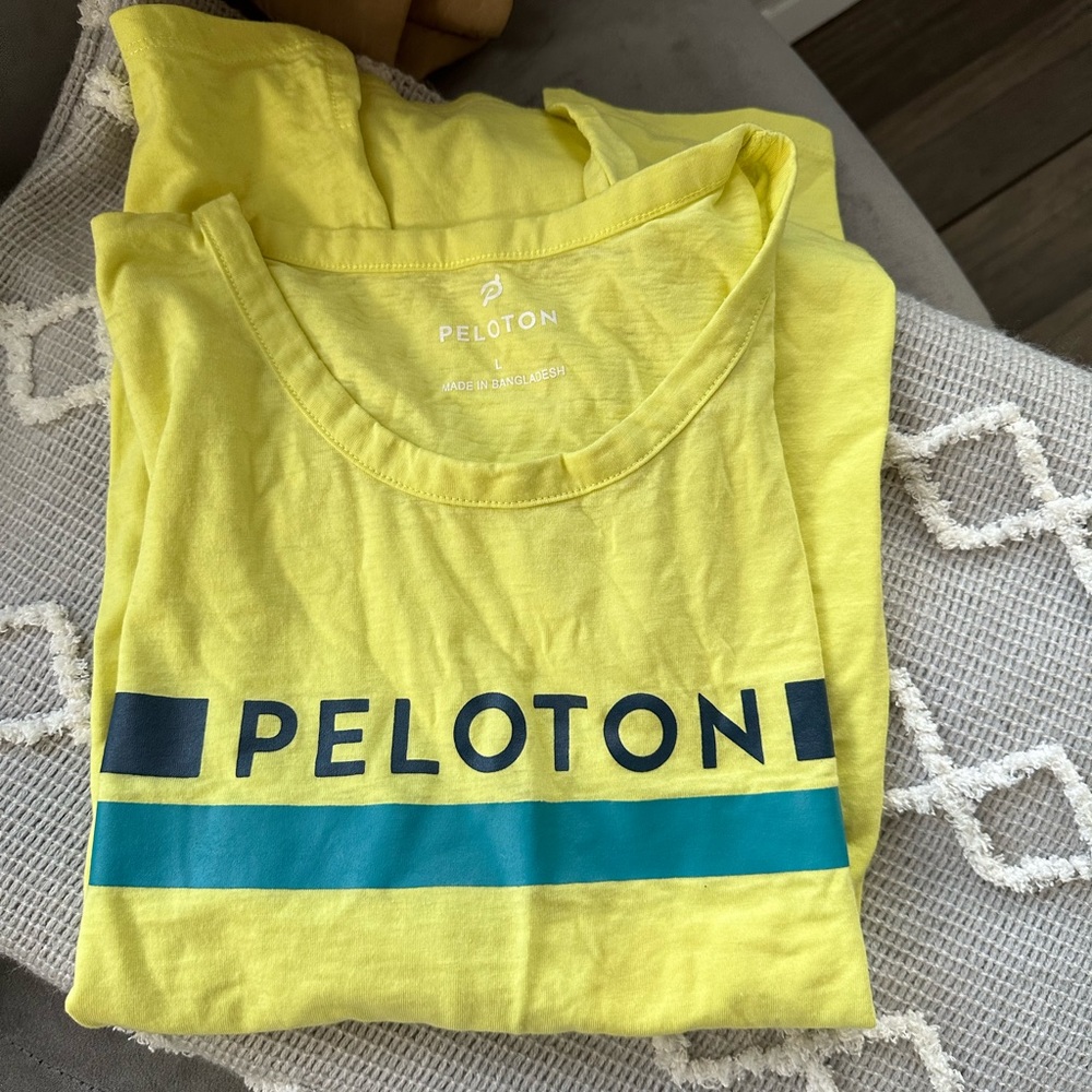 Peloton tank size large EUC. Maybe worn once or twice.